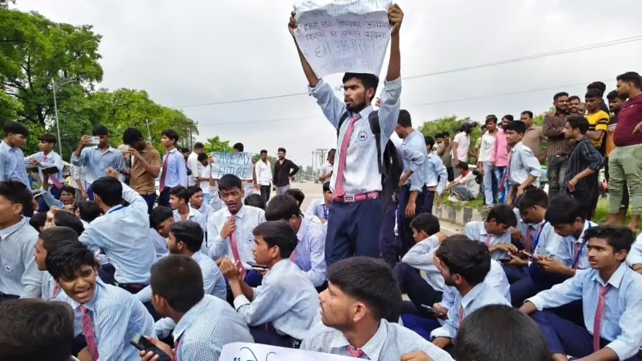 लखनऊ: सर्वोदय विद्यालय में प्रदर्शन करने वाले पूर्व छात्र पर FIR, ‘Gen Alpha’ के प्रदर्शन के बीच बढ़ा विवाद