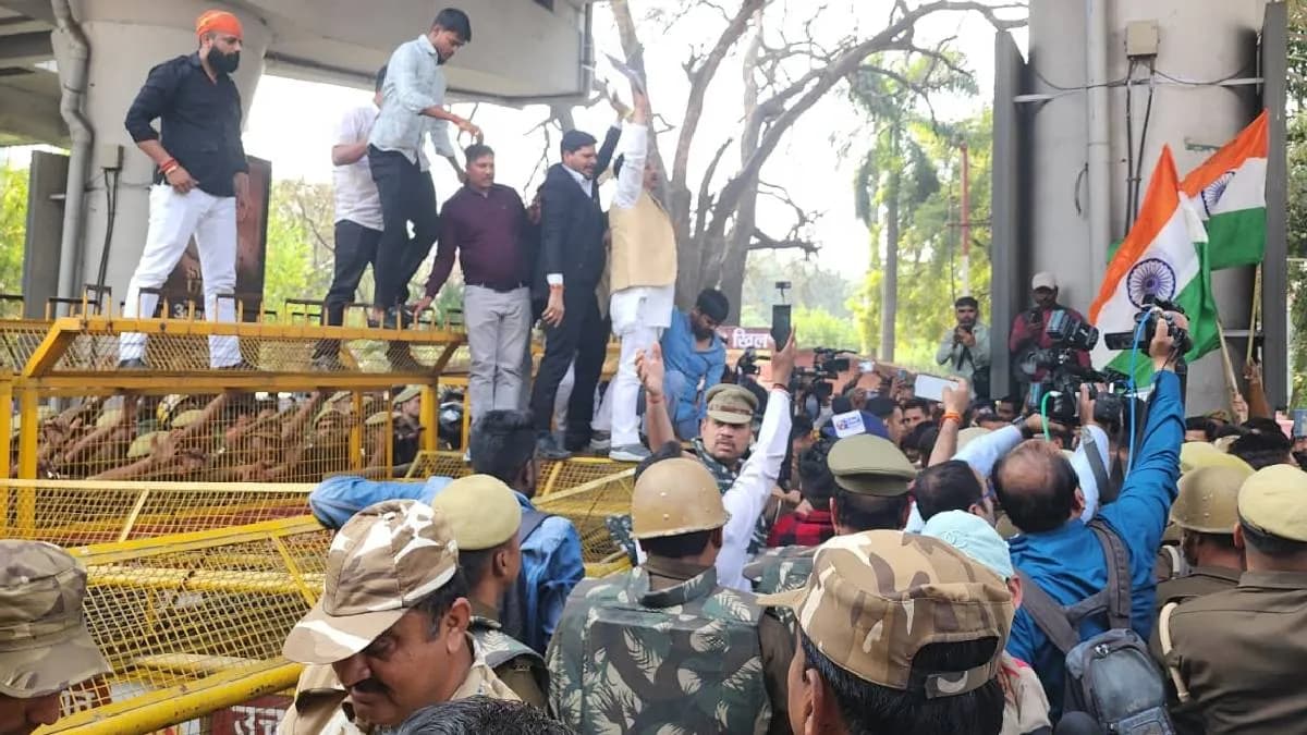UGC और आरक्षण के खिलाफ लखनऊ में सवर्ण मोर्चा का प्रदर्शन, 300 से ज्यादा लोग जुटे; नेताओं की निकाली प्रतीकात्मक शवयात्रा