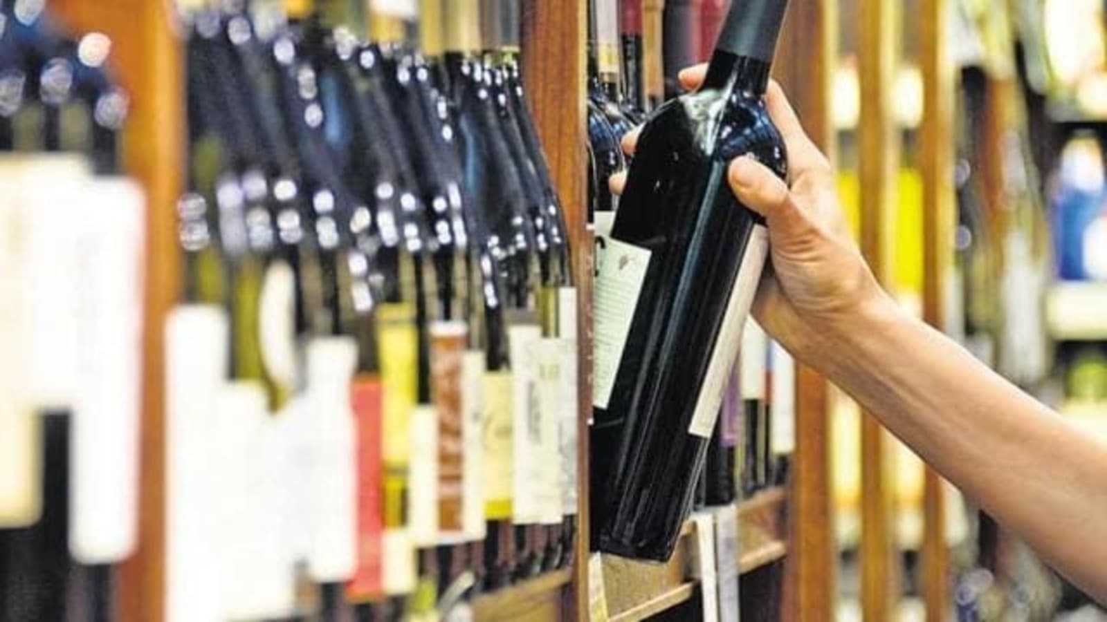 10 अक्टूबर से यूपी में सस्ती होगी विदेशी शराब, स्कॉच लवर्स के लिए खुशखबरी, 15 फीसदी तक कम हो जाएंगे दाम