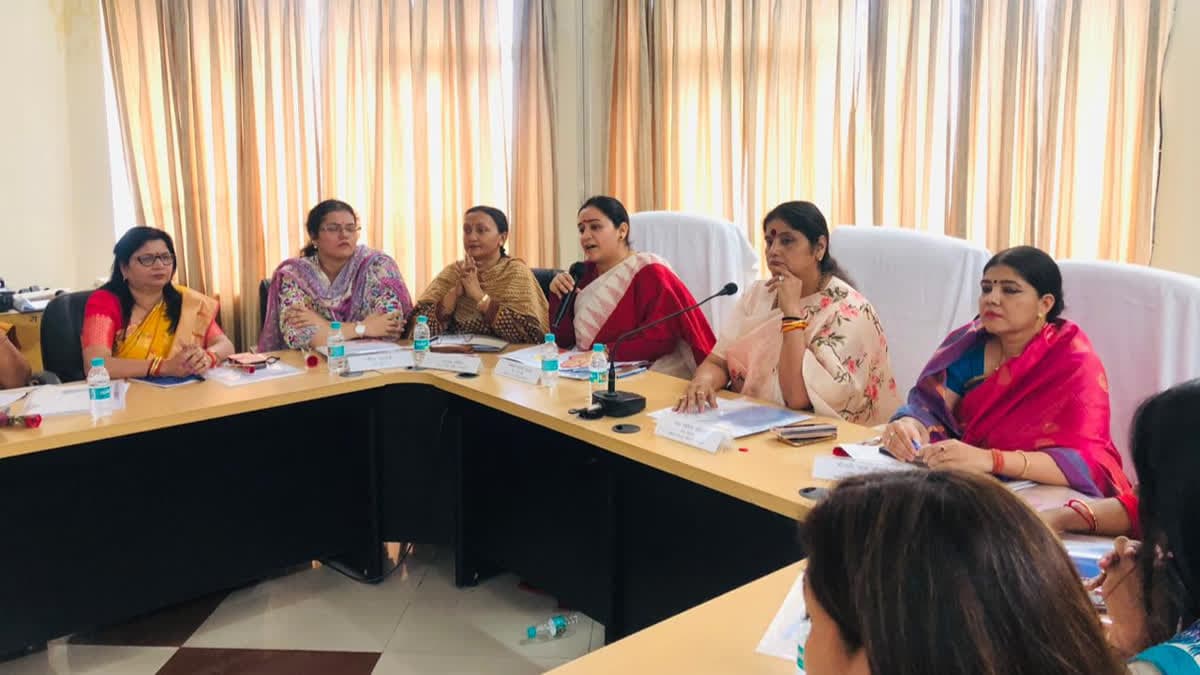 यूपी महिला आयोग की सदस्यों का कार्यकाल एक साल बढ़ा, IAS लीना जौहरी ने जारी की 25 नामों की लिस्ट