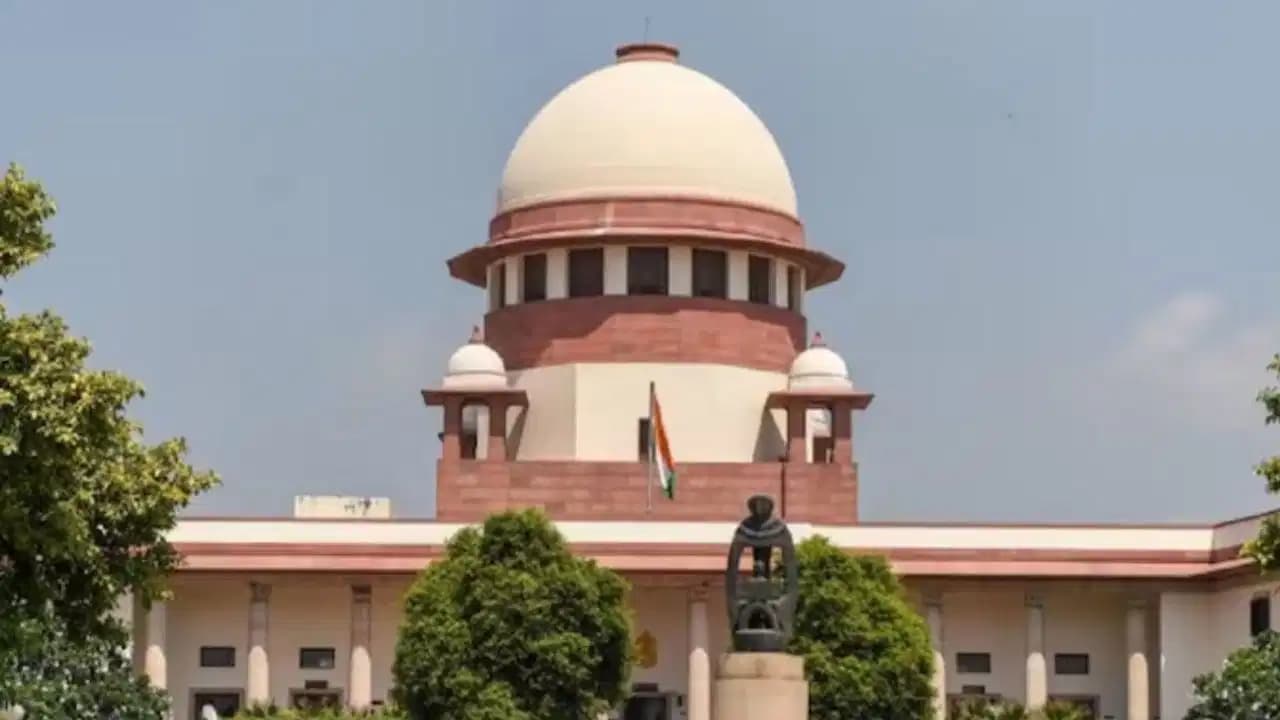 250 ट्रेनें रद्द, 45 मेट्रो स्टेशन बंद; सुप्रीम कोर्ट में अवमानना याचिका पर जल्द सुनवाई की मांग